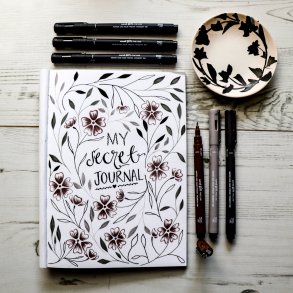 Uni Pin Fine liner, brush, calligrafi pen. 