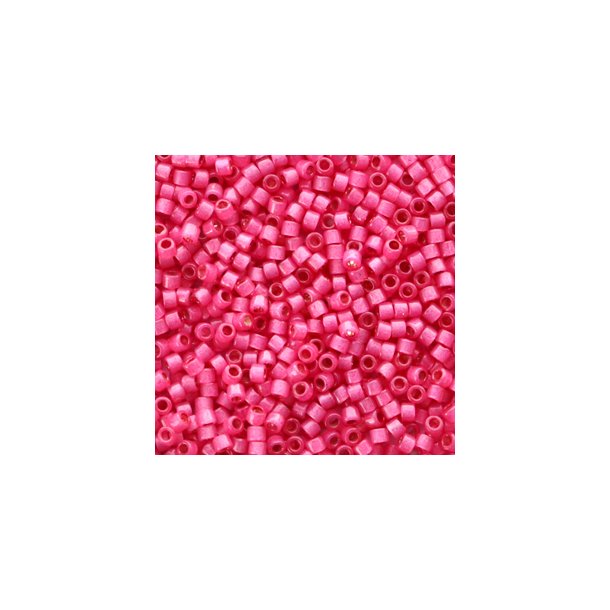 Miyuki glas perler 11/0 Duracoat Semi Frosted Silverlined Dyed Hibiscus Pink 10gram ca. 2mm