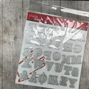 Die Serif store bogstaver Dan Die