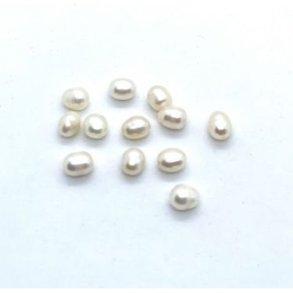 Ferskvandsperle ca. 6-7mm creme fv 12stk