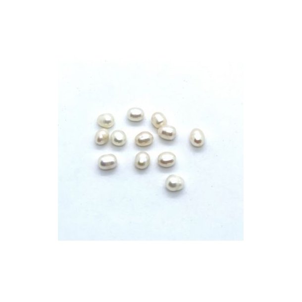 Ferskvandsperle ca. 6-7mm creme fv 12stk