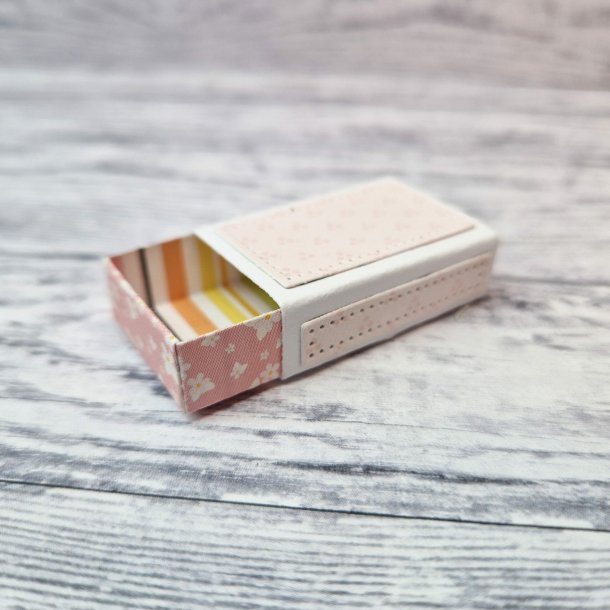 Die Liten t�ndsticksask gummiapan FORUDBESTILLING